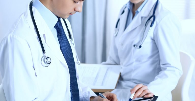 Why Choose a Doctor Home Visit in Dubai?